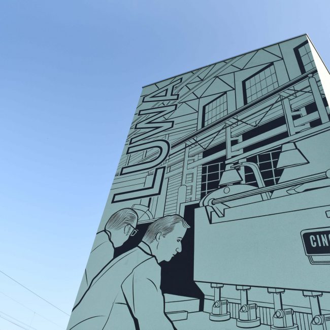 Allianz Suisse luwa Illustration auf einer Fassadenbeschriftung