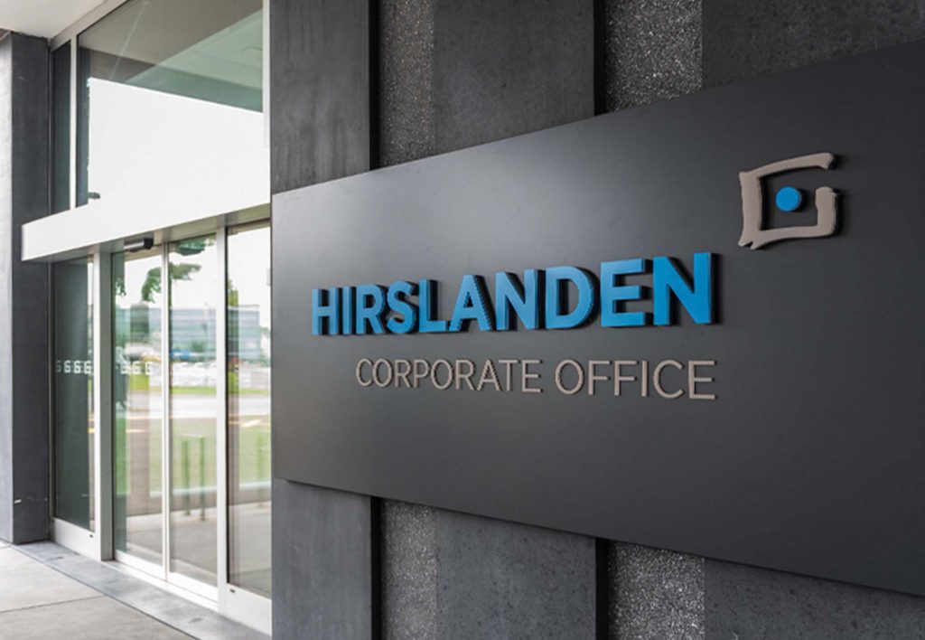 Hirslanden Klinik Corporate Office Signaletik Eingangsbeschriftung