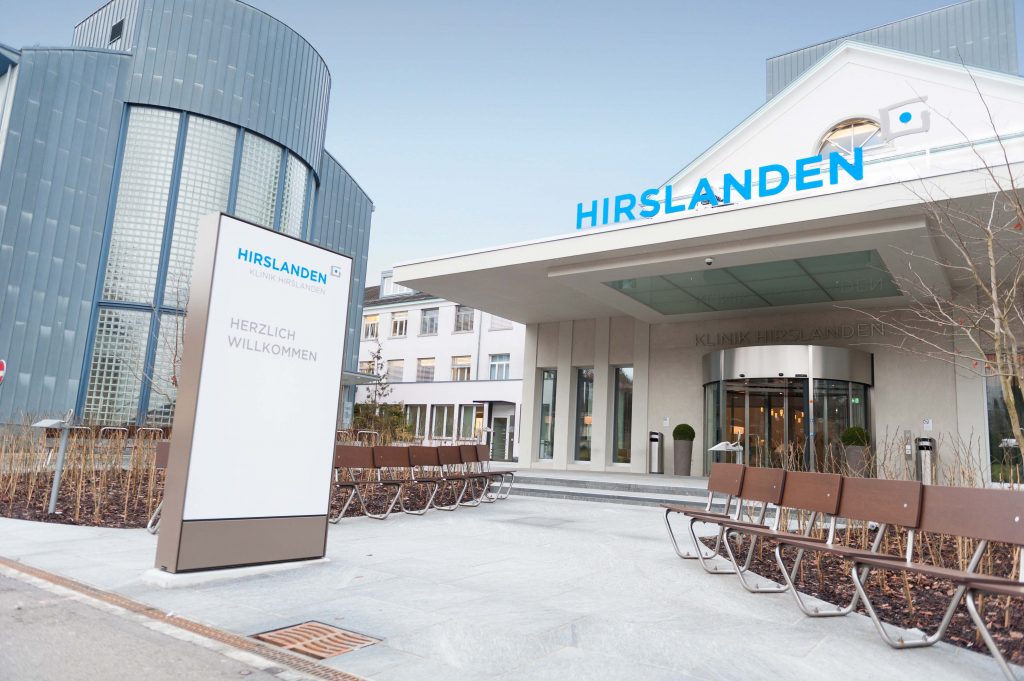 Hirslanden Klinik Signaletik Eingangsbeschriftung