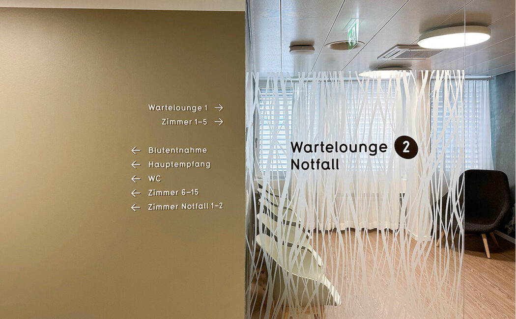 Signaletikkonzept für das KSBL Gesundheitszentrum in Laufen